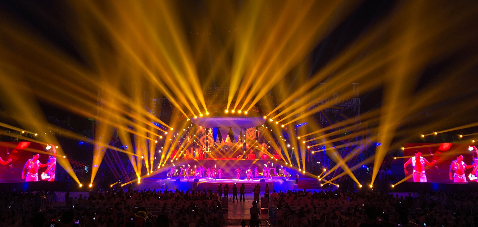 青島活動(dòng)策劃,青島燈光音響租賃,青島演出設(shè)備租賃